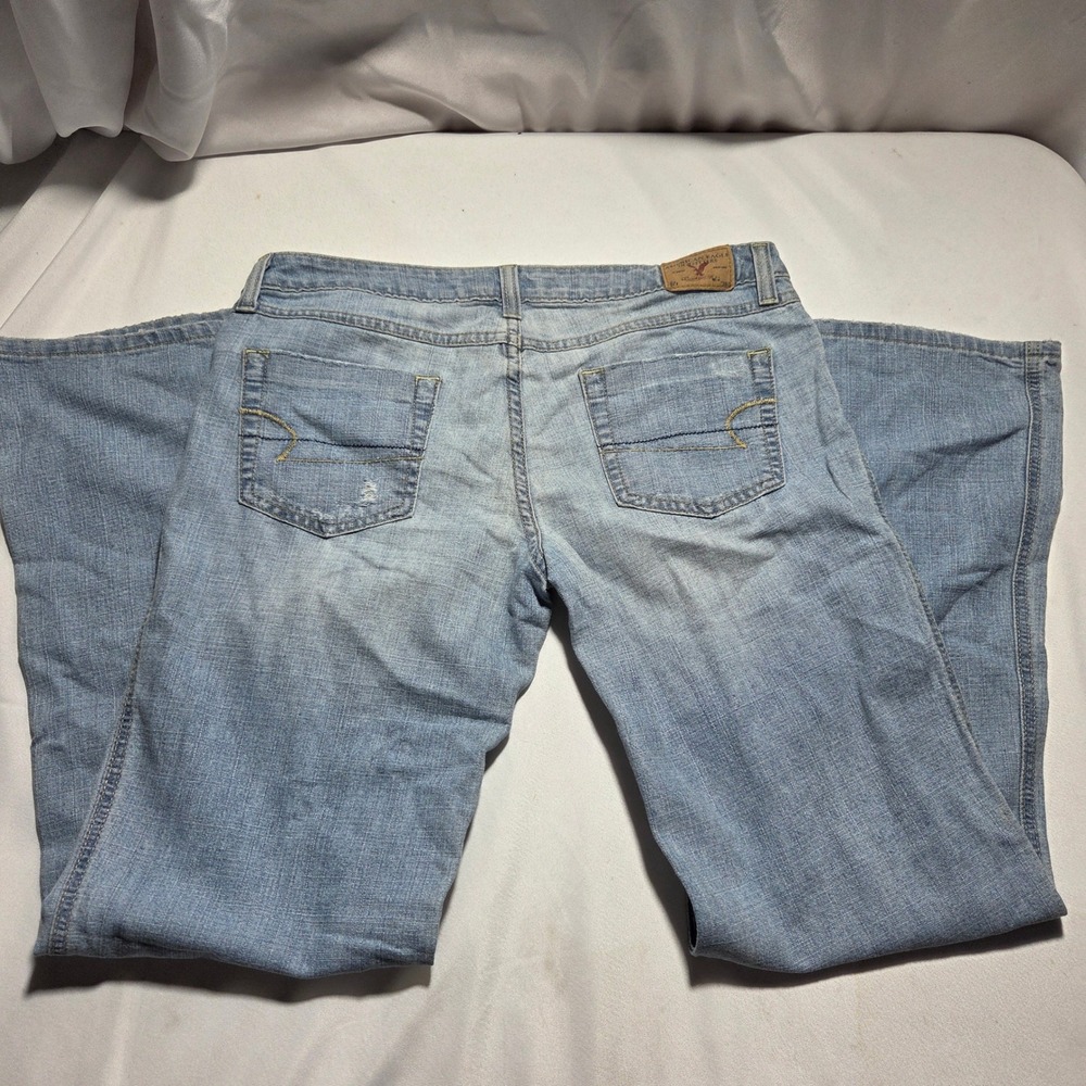 American Eagle Boyfriend Jeans Light Wash Distressed Denim Size 8 Classic Fit - Picture 5 of 8